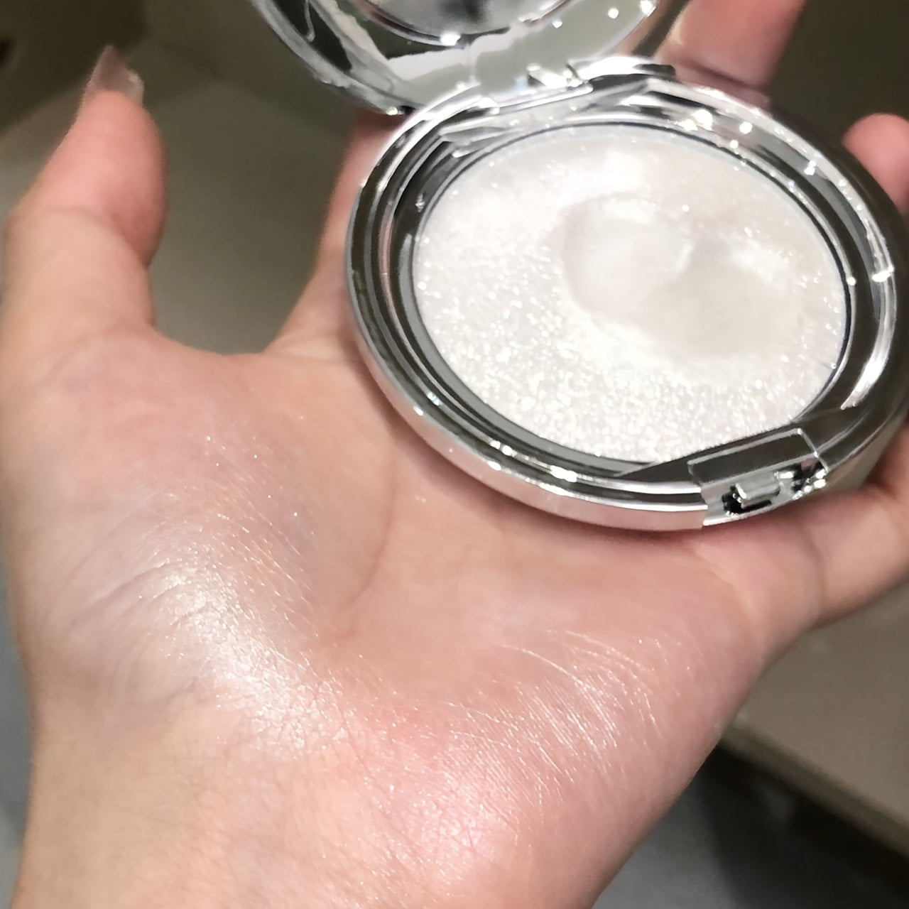 Glow Goddess Highlighter – Intense Shine & Long-Lasting Radiance for Face and Eyes