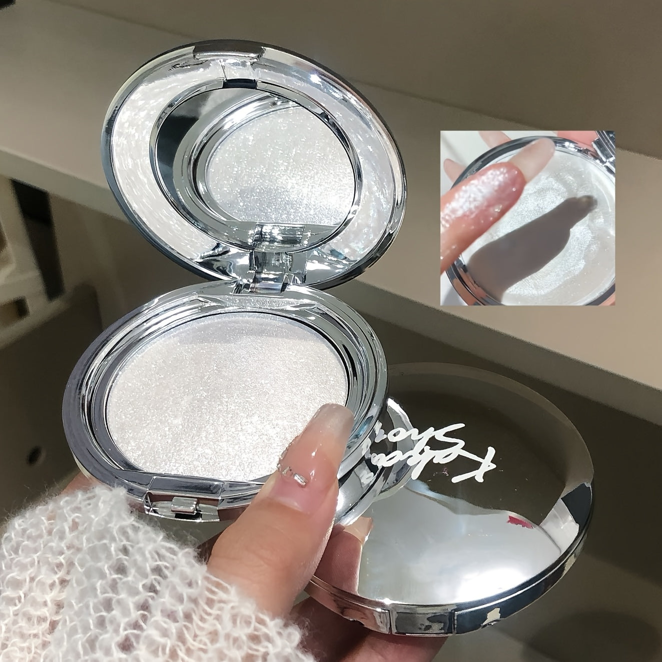 Glow Goddess Highlighter – Intense Shine & Long-Lasting Radiance for Face and Eyes