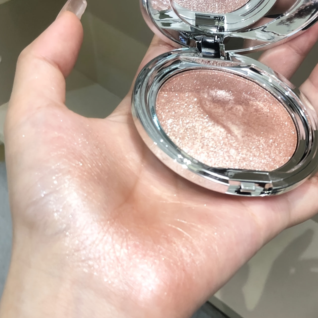 Glow Goddess Highlighter – Intense Shine & Long-Lasting Radiance for Face and Eyes